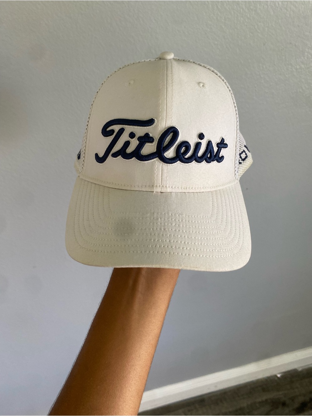 Titleist Pro V1 Trucker Hat Cream Tan Mesh Snapback FootJoy Golf Cap NWOT Summer